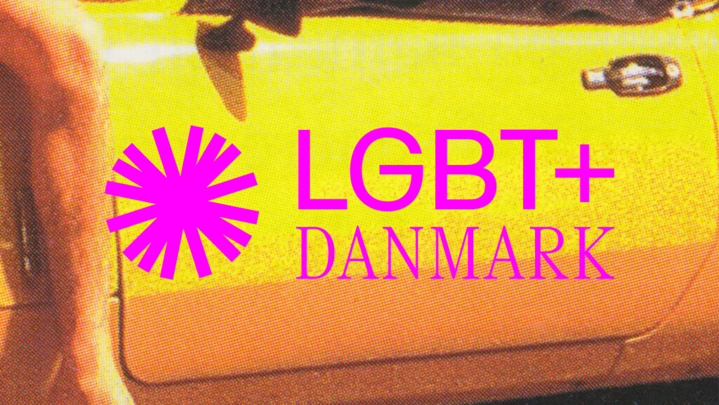 Gul baggrund med LGBT+ Danmarks nye logo på-