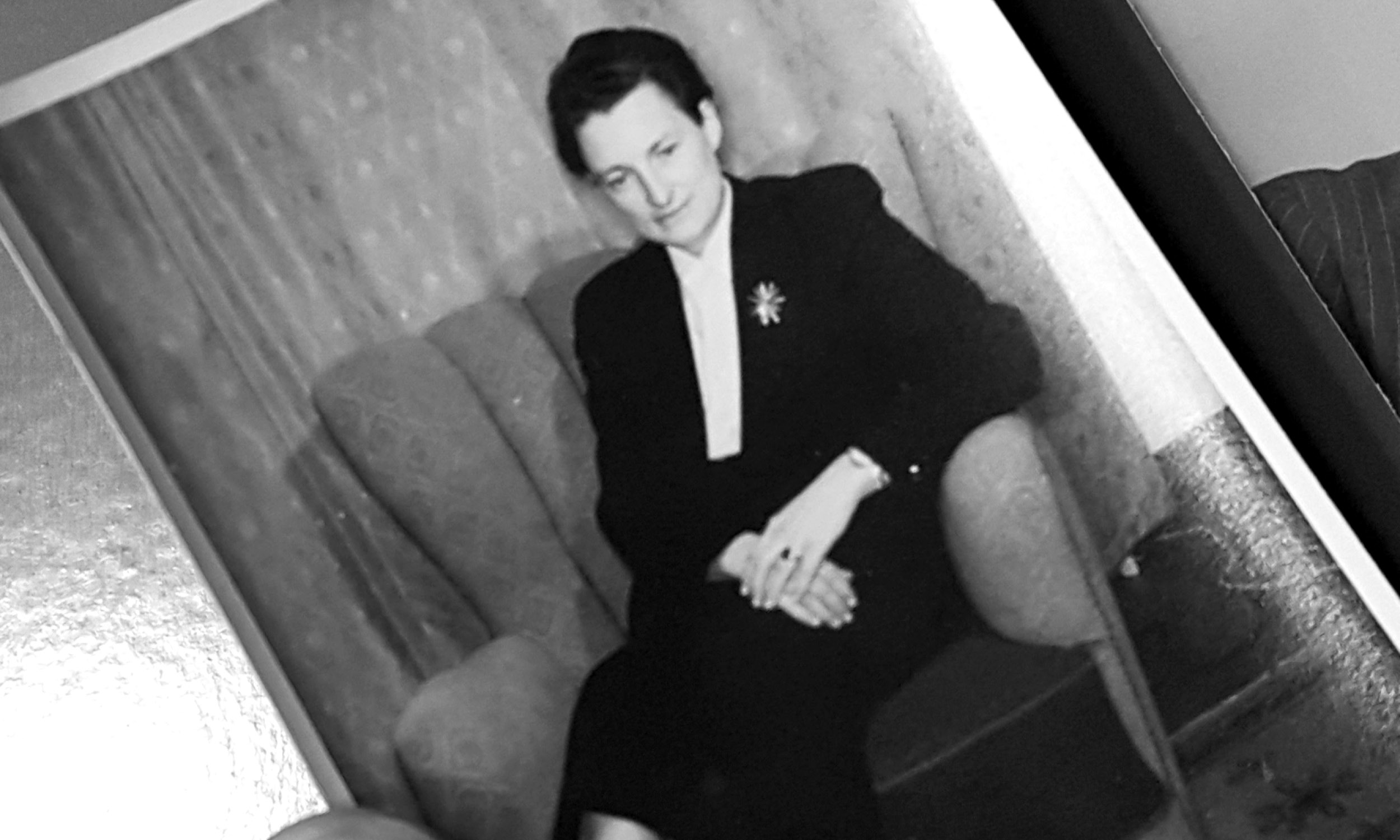 Doris Pollas yngre i kjole