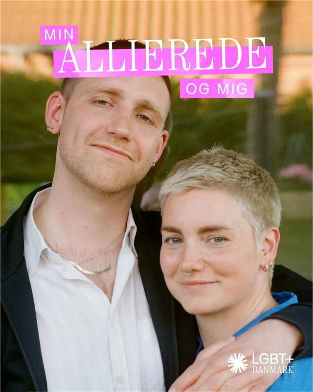 Retfærdighed er et fælles projekt – og det er et projekt, der deles af søskendeparret Frix og Ulik❤️

Det er mange veje ind i det at være allieret. For nogle starter det med en relation, og for andre med en særlig sag. Men fælles er, at man konstant lærer og udvikler sin forståelse af, hvad det betyder at være allieret. Og Ulik og Frix er enige om, at de er på den rejse sammen, i takt med at både deres relation og deres verdener forandrer sig.

At være allieret er nemlig ikke en definitiv størrelse, hvor man skal vide alt, eller gøre alt rigtigt. Derimod kan man arbejde sammen for at gøre helt almindelige hverdagssituationer mere retfærdige.

Synes du også retfærdighed er et fælles projekt? Så bliv allieret medlem af LGBT+ Danmark i dag og vær med i kampen for lesbiske, bøsser, biseksuelle og transpersoner.💪
 
Og har du en allieret, der ligesom Ulik synes, at det at være allieret er helt naturligt og almenmenneskeligt? Så tag dem her🌹

📸 @stellamalfilatre