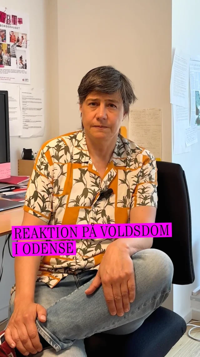 Hvad skal der til, før man bliver dømt for hadforbrydelse i Danmark? 
 
På trods af at de råbte både “bøsse” og “homo” under angrebet, blev voldsmænd frikendt for hadmotiv i en sag fra Odense. Det giver både anledning til at overveje om lovgivning mod hadforbrydelser er formuleret så den har reel effekt – og til en bred opfordring til alle samfundsaktører om at hjælpe i kampen mod homofobi.
 
Du kan læse hele vores reaktion på dommen via link i bio.