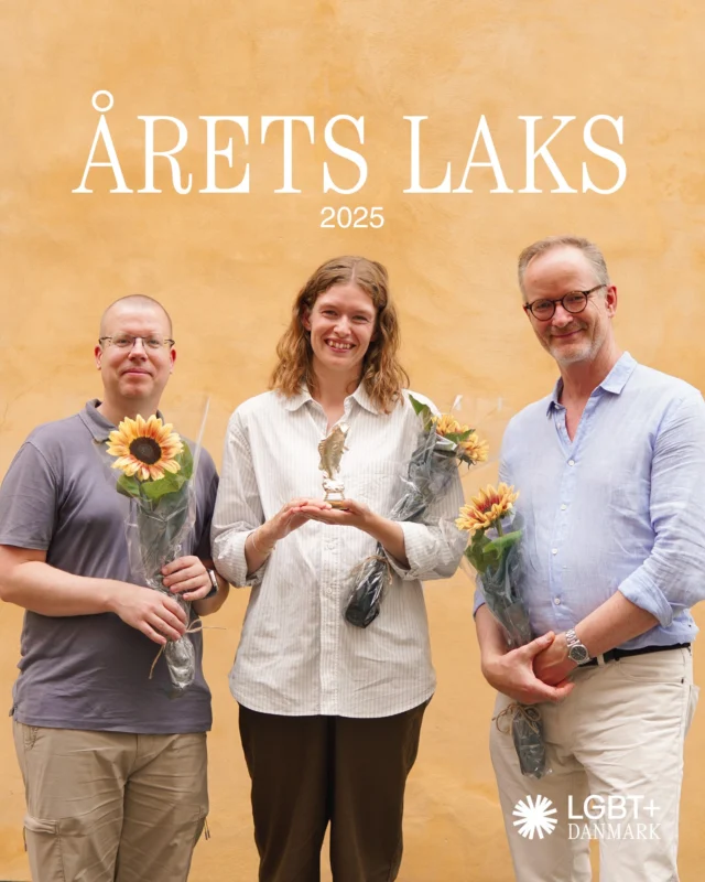 Årets Laks og arbejdslegatet Søhesten er uddelt!🐟
 
Årets Laks - til dem der tør svømme mod strømmen - gik til forskergruppen bag undersøgelsen om homofobi blandt danskerne. Undersøgelsen har sat gang i debatten om homofobi i landet, med debatindlæg og interviews nærmest dagligt i de danske medier siden studiet blev offentliggjort, og slået en pæl igennem forestillingen om, at vi er ‘nået i mål’ her i Danmark når det kommer til homofobi.
 
Vi gav årets arbejdslegat Søhesten til de frivillige i Kafe Knud for deres vigtige sociale arbejde for hiv-positive og deres pårørende. Et arbejde for fællesskab, som de har båret i over 30 år.
 
Vi uddelte priserne i går, og du kan læse uddrag fra modtagernes takketaler i opslaget. Læs alle talerne og vores bestyrelses begrundelser via link i bio. ❤️