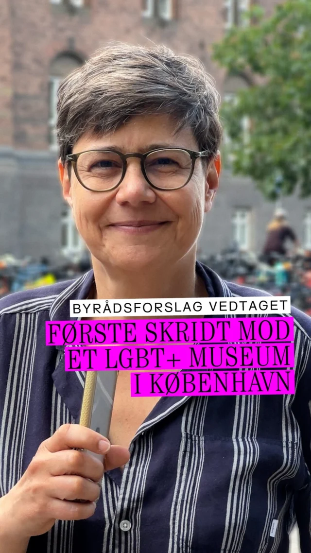 Hurra! Med et stort flertal besluttede Borgerrepræsentationen i København i går at undersøge muligheden for et LGBT+-museum og arkiv i byen.

Som Danmarks ældste (og verdens næstældste) LGBT+-organisation glæder vi os over viljen til at formidle og bevare den del af danmarkshistorien, der handler om kampen for bøsser, lesbiske, biseksuelle og transpersoners rettigheder og ligestilling. Og vi deler gerne ud af al den viden og de materialer, som landsforening har samlet gennem de sidste 78 år.
 
Hvilke historier, begivenheder og kulturgenstande håber du, et LGBT+-museum i København kommer til at rumme? Har du selv noget, du ville skænke til sådan et arkiv? Del i kommentarsporet.👇